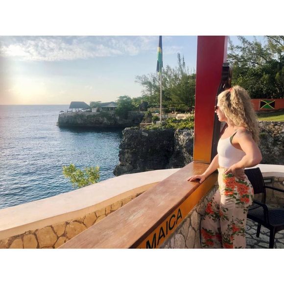 Meet your Posher, Lindsay - Picture 1 of 1